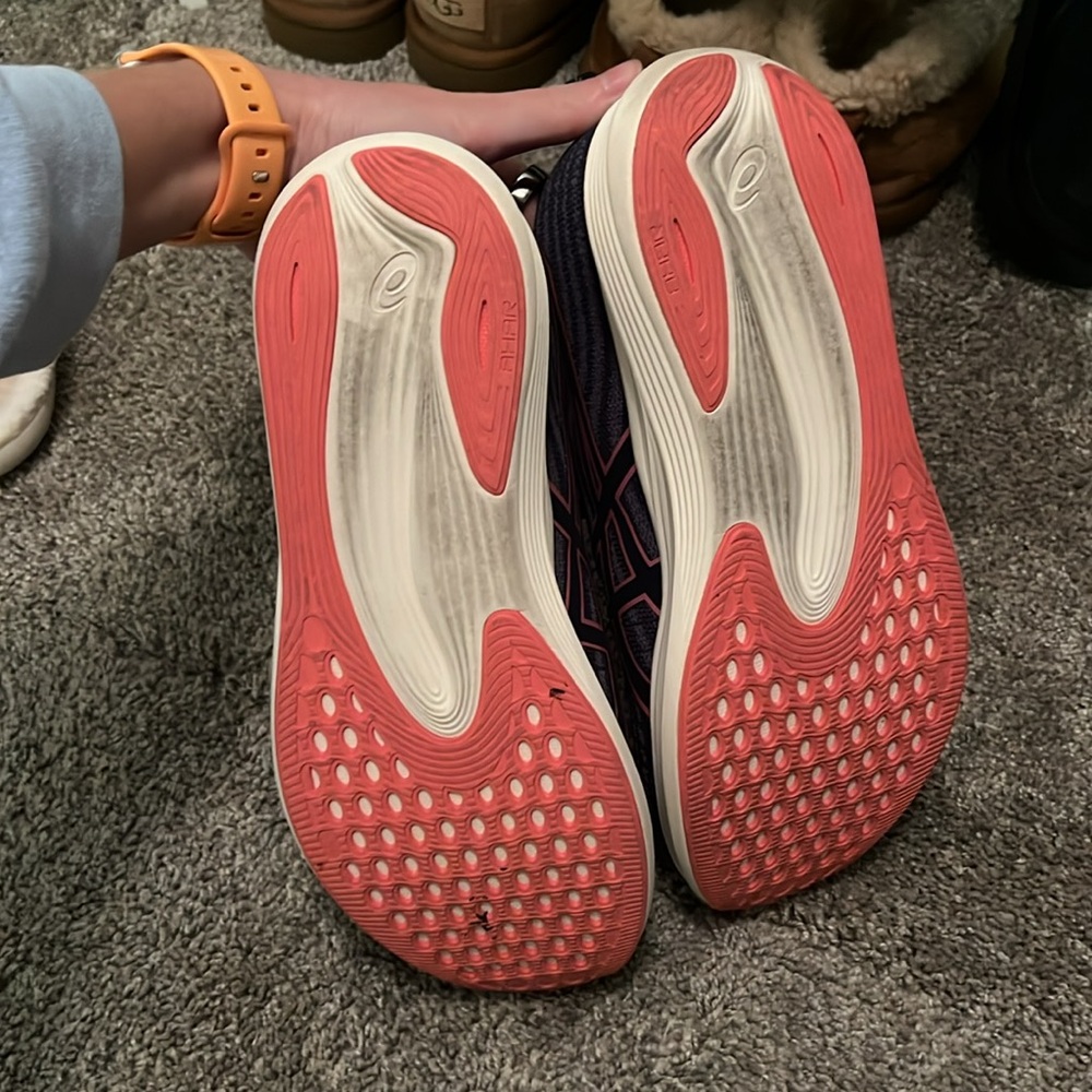 ASICS - Picture 4 of 5